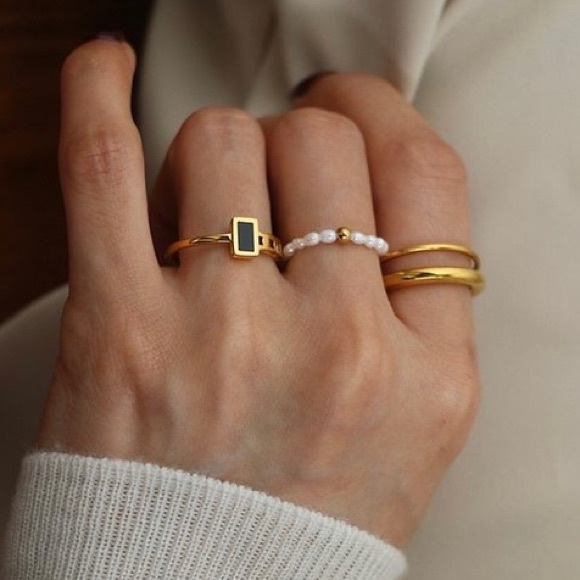 Black enamel ring, enamel ring, gold ring for women, stacking ring gold - Picture 5 of 6